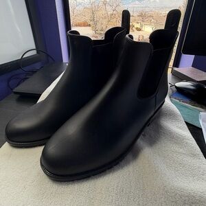 Sleek Black Women's Winter Boots